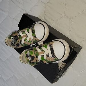 Converse Little Boys Camo Size 8 Sneakers